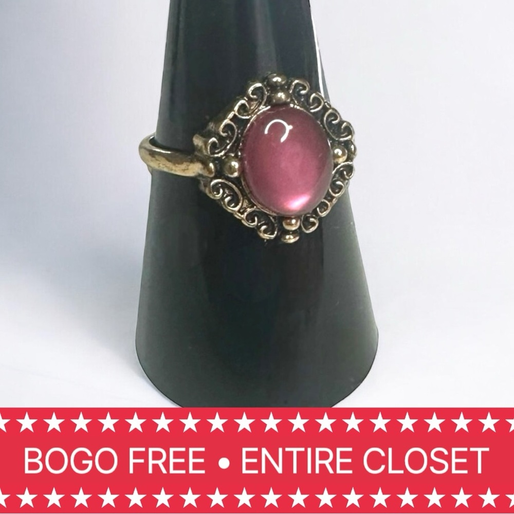 Size 9 Vintage Style Gold-Tone Ring With Purple Stone